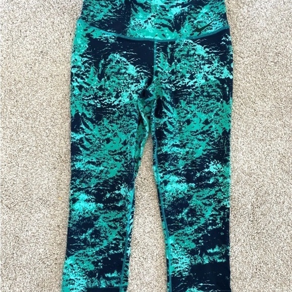 Lot of 2 Womens Nike Sportswear Sz Medium Printed Leggings Sports Bra Dri Fit - Picture 3 of 7